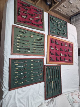 Colección Miniaturas Armas y Navaja