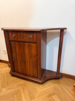 Mueble recibidor clásico madera elegante