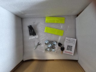 Baúl de moto negro con cerradura