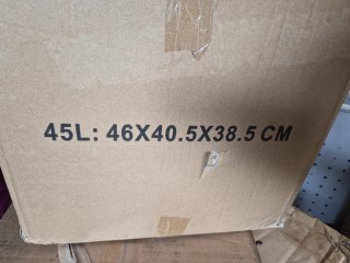 Baúl de moto negro con cerradura