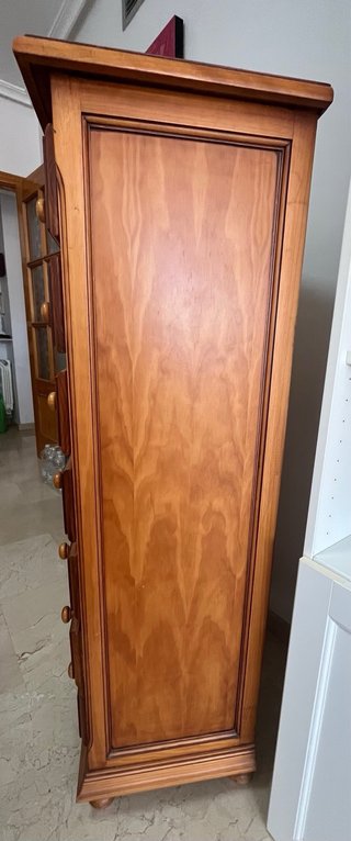 Cómoda de madera con 7 cajones