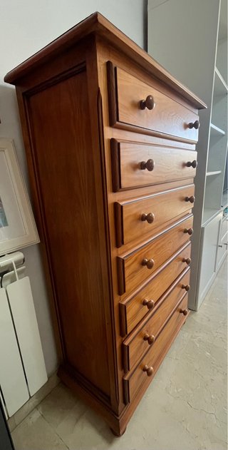 Cómoda de madera con 7 cajones