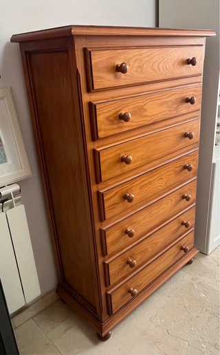 Cómoda de madera con 7 cajones