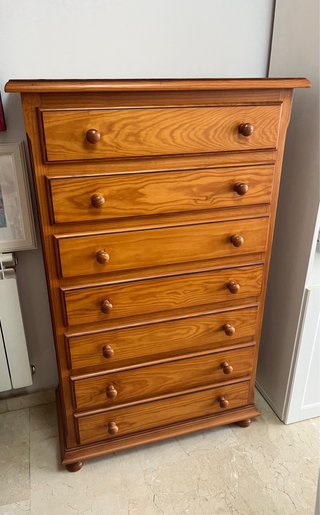 Cómoda de madera con 7 cajones