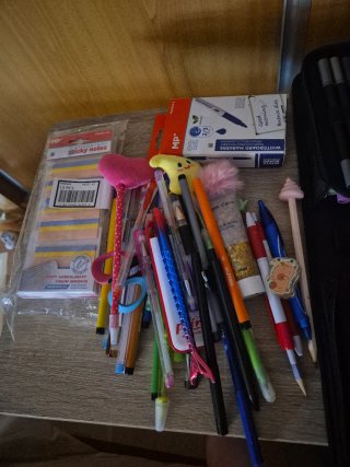 Lote Papelería: Notas, Bolis, Pinturas