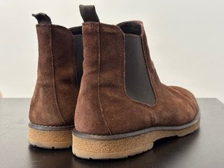 Botines ante Zara