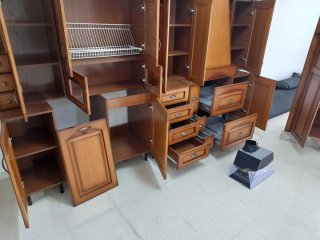 Muebles de cocina de madera y cristal