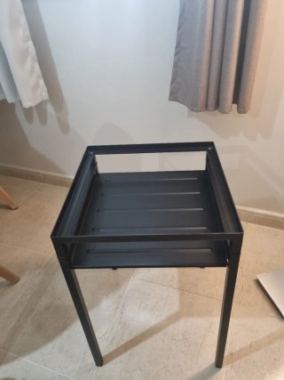 Mesa auxiliar negra ikea