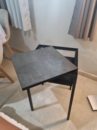 Mesa auxiliar negra ikea