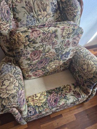 SE VENDE TRESILLO CRETONA FLORAL Y DOS BUTACAS.