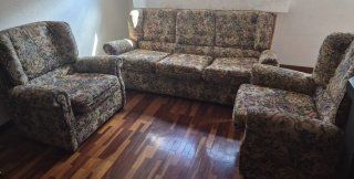 SE VENDE TRESILLO CRETONA FLORAL Y DOS BUTACAS.
