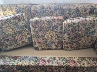 SE VENDE TRESILLO CRETONA FLORAL Y DOS BUTACAS.