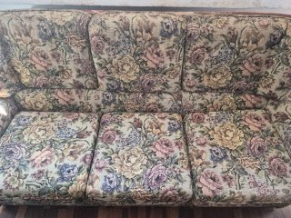 SE VENDE TRESILLO CRETONA FLORAL Y DOS BUTACAS.