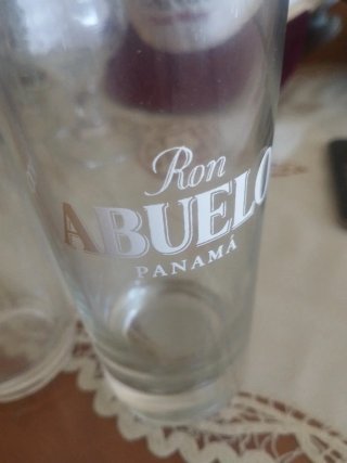 Vasos de Ron Cartavio y Ron Abuelo