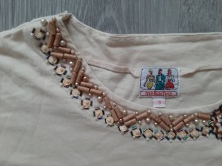 Camiseta Mujer Bordados en cuello estilo étnico