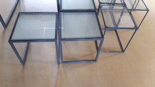 Mesa auxiliar cristal y metal gris antracita
