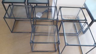 Mesa auxiliar cristal y metal gris antracita