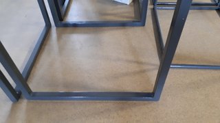 Mesa auxiliar cristal y metal gris antracita