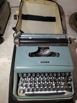 Máquina de escribir Olivetti Pluma 22 Vintage
