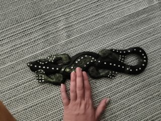 Salamandra de madera decorativa