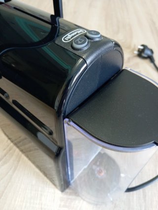 Macchina da caffè Nespresso DeLonghi Inissia nera