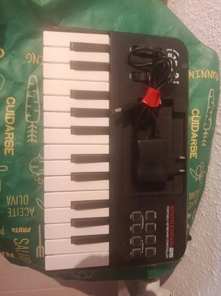 Akai SynthStation 25