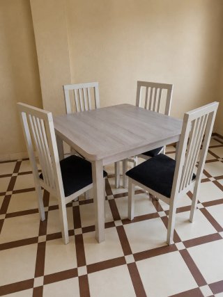 Mesa comedor extensible con 4 sillas