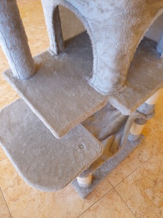 Casa/Torre para gato sin usar