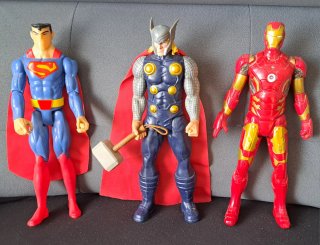 Muñecos DC y Marvel