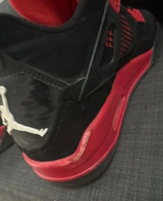 Jordan 4  Negro Rojo