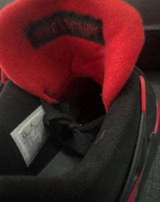 Jordan 4  Negro Rojo