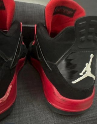 Jordan 4  Negro Rojo