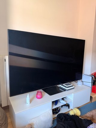 Samsung QLED 65” 4K + mueble TV