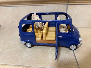 Coche y caravana Sylvanian Families.