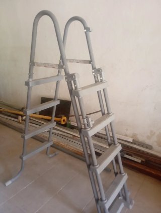 Escalera piscina Bestway gris