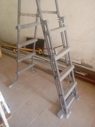 Escalera piscina Bestway gris