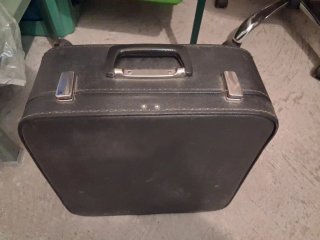 Máquina de escribir Erika con su maletín portatil