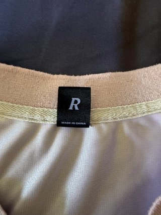Camiseta deportiva rejilla rosa y blanca