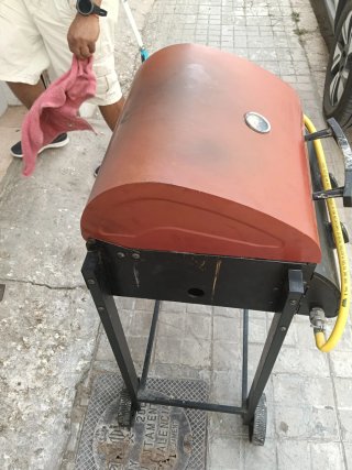 Barbacoa Negra y Roja