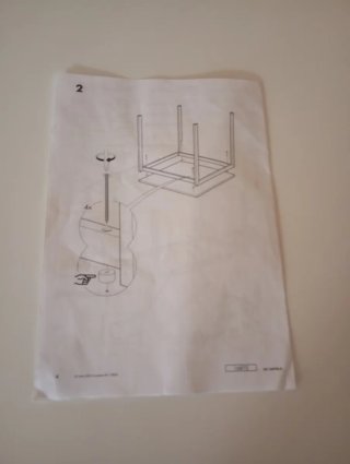 Mesa Mella Ikea y 3 sillas plegables blancas Ikea