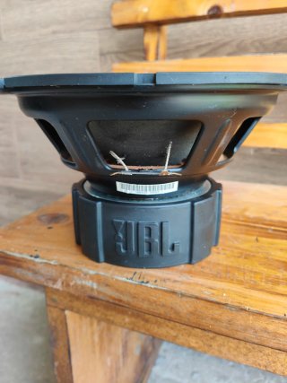 Subwoofer JBL Negro y Rojo