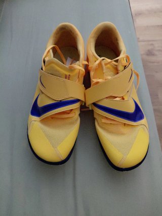 Zapatillas atletismo clavos amarillas 40.5