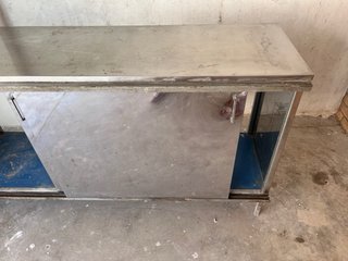 Mueble Bar Metálico 2 Puertas Correderas