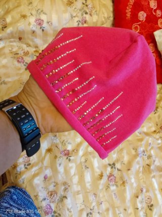 Cappellino bambina con brillantini