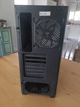 Caja de PC Gamer Negra