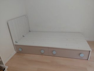 Cama individual con cajones