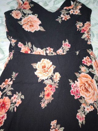 Vestido corto estampado floral negro