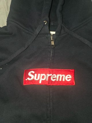 Sudadera Supreme con cremallera y capucha