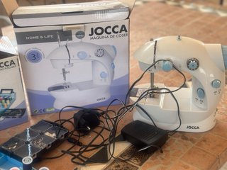 Máquina de coser Jocca + Costurero
