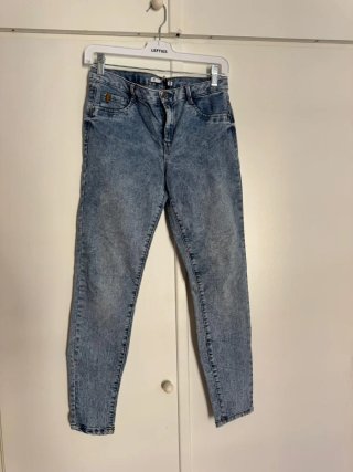 Pantalones vaqueros grises,azul oscuros y claro